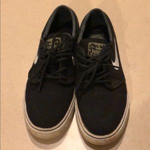 Boys black Nike